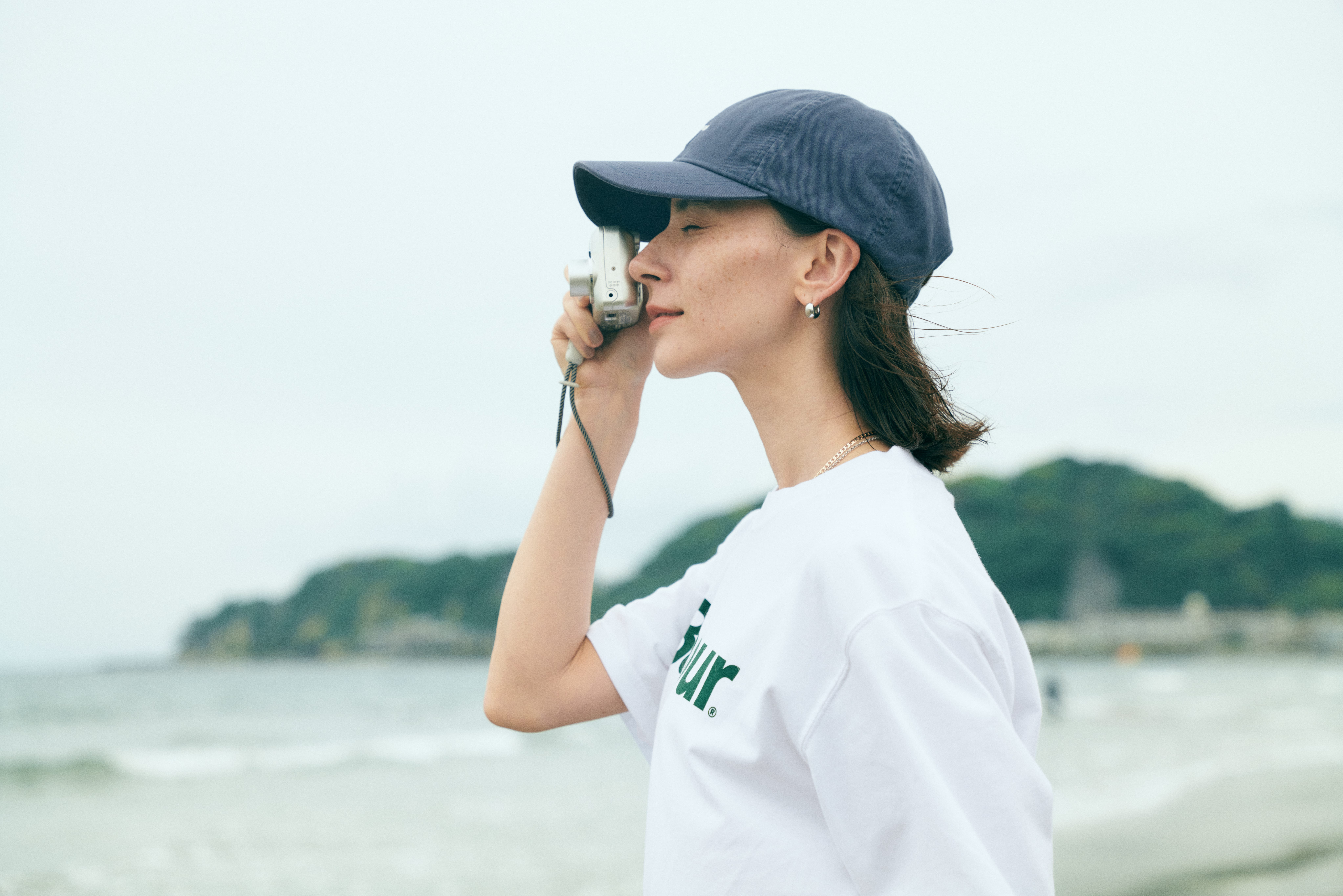 《バブアー》のTシャツを着て、どこへ行く？ ～鎌倉 × エモン 美由貴～