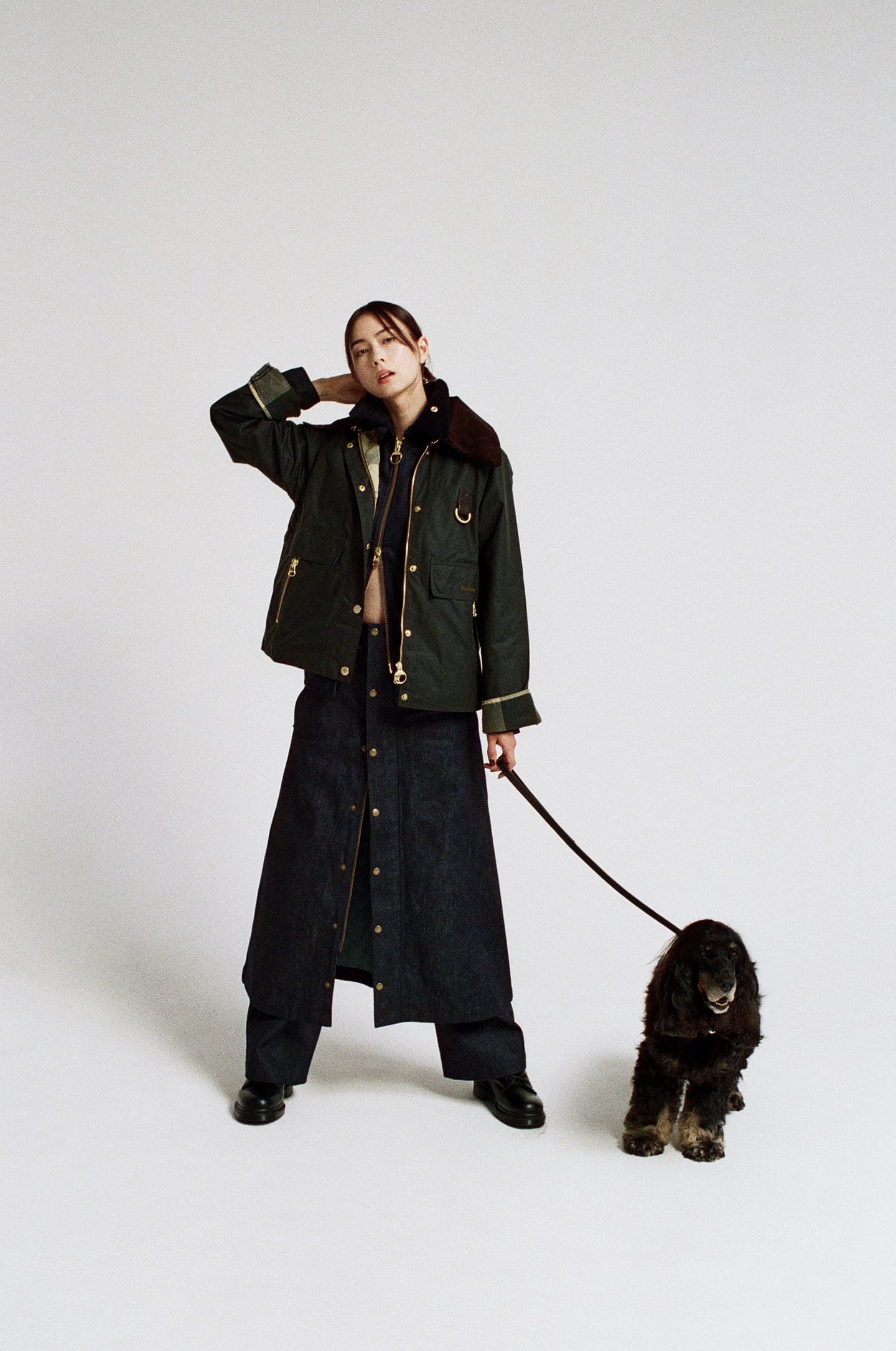 マルチクリエイターのローレン・サイが纏う、バブアーのワックスジャケット イメージ05