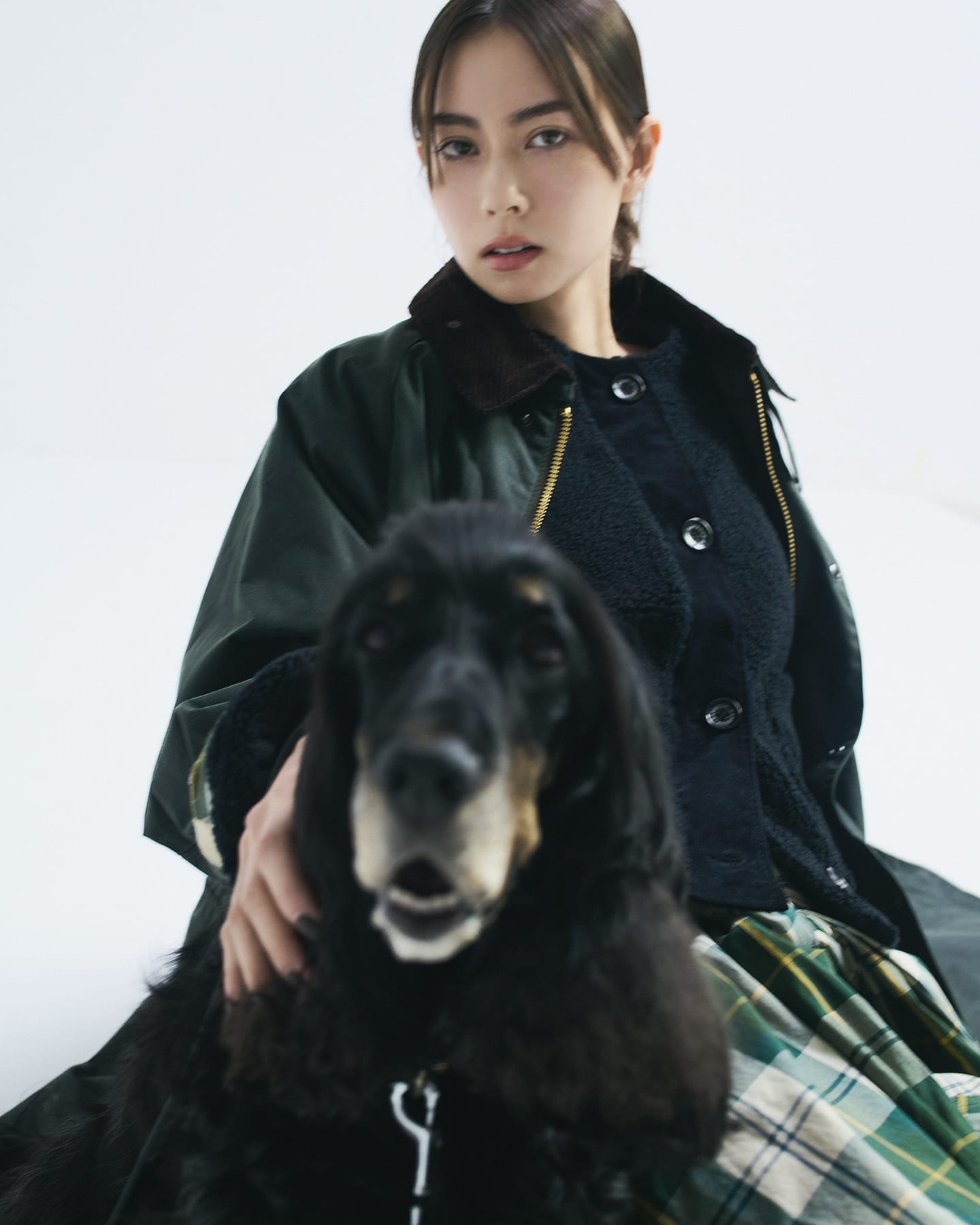 マルチクリエイターのローレン・サイが纏う、バブアーのワックスジャケット イメージ16