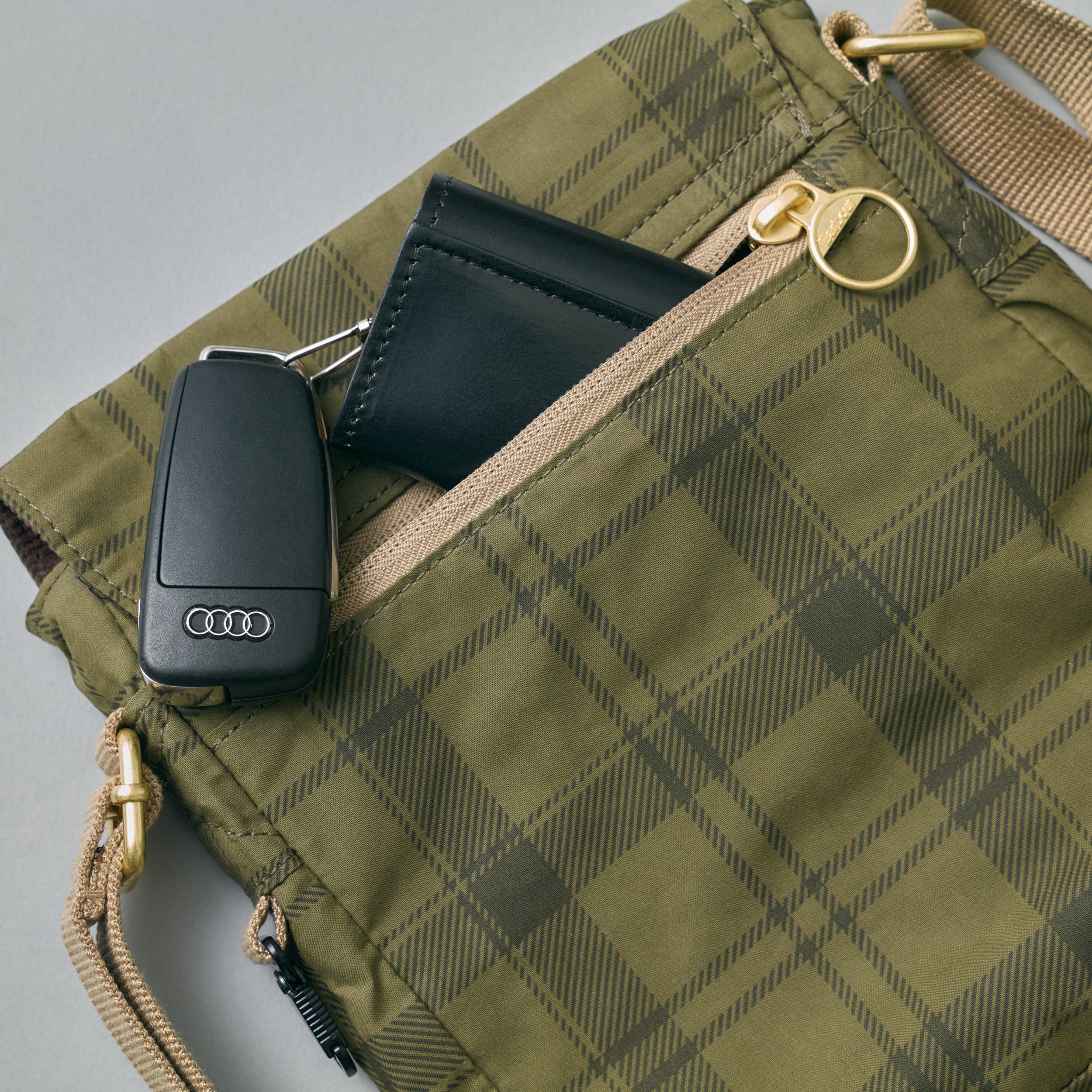 春夏の装いに、バブアーのバッグを イメージ09