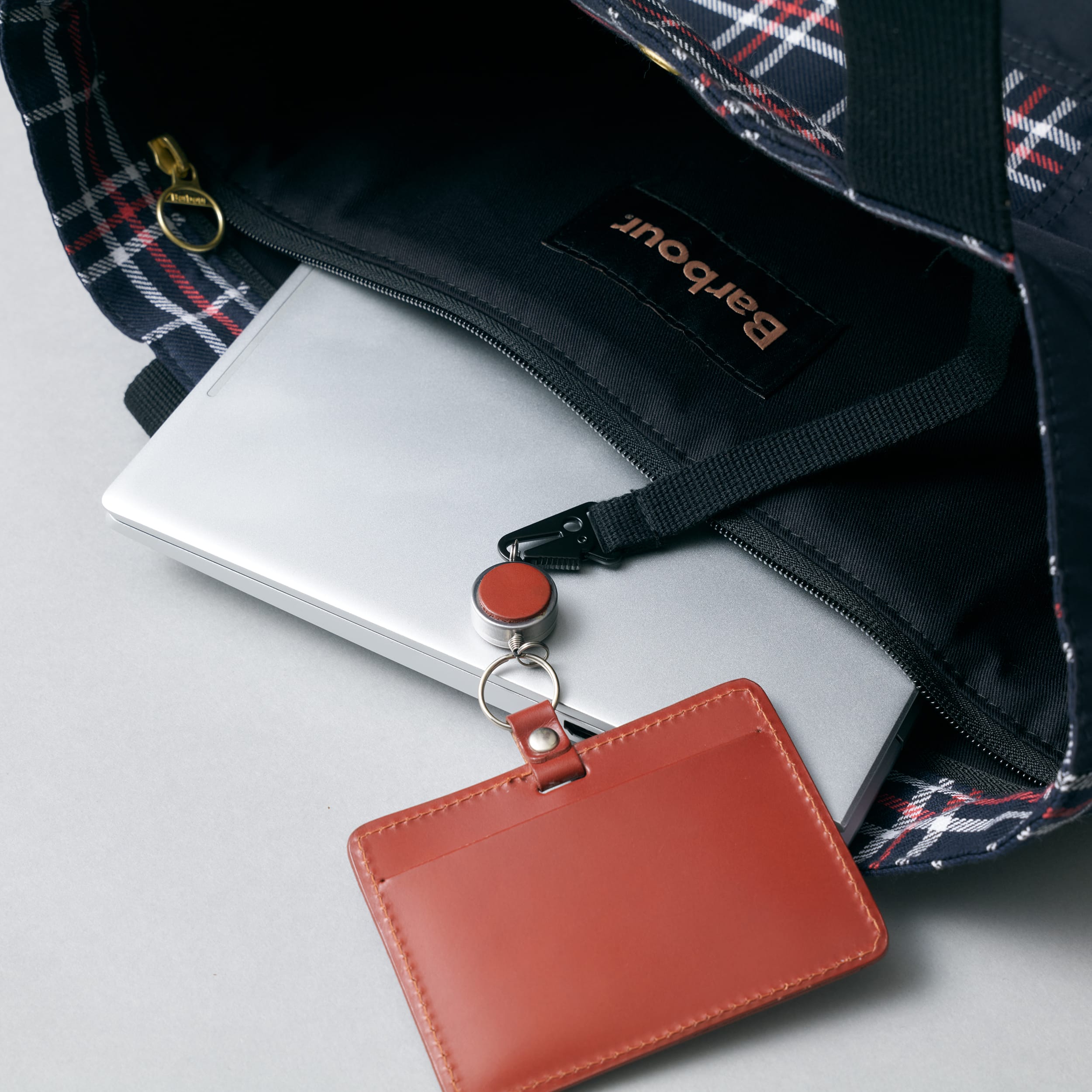 春夏の装いに、バブアーのバッグを イメージ12