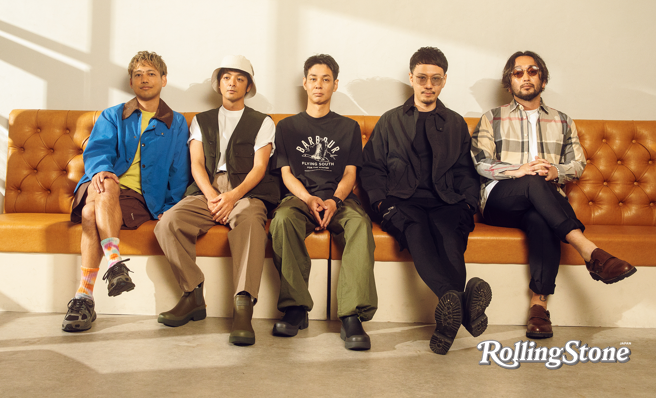 ORANGE RANGEの5人が集合してソファに座っている写真